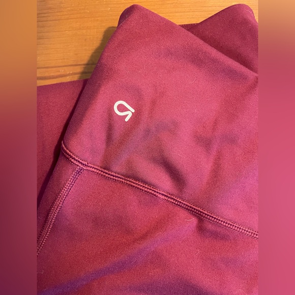 GapFit Flare Leggings & Lined Sports Bra Set - Picture 4 of 5